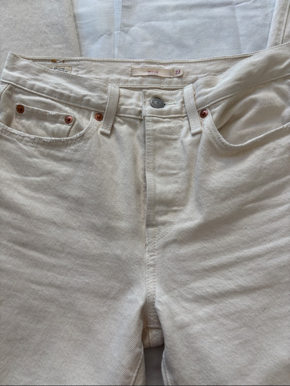LEVI’S Premium Off-White/Tan Denim Wedgie Jeans